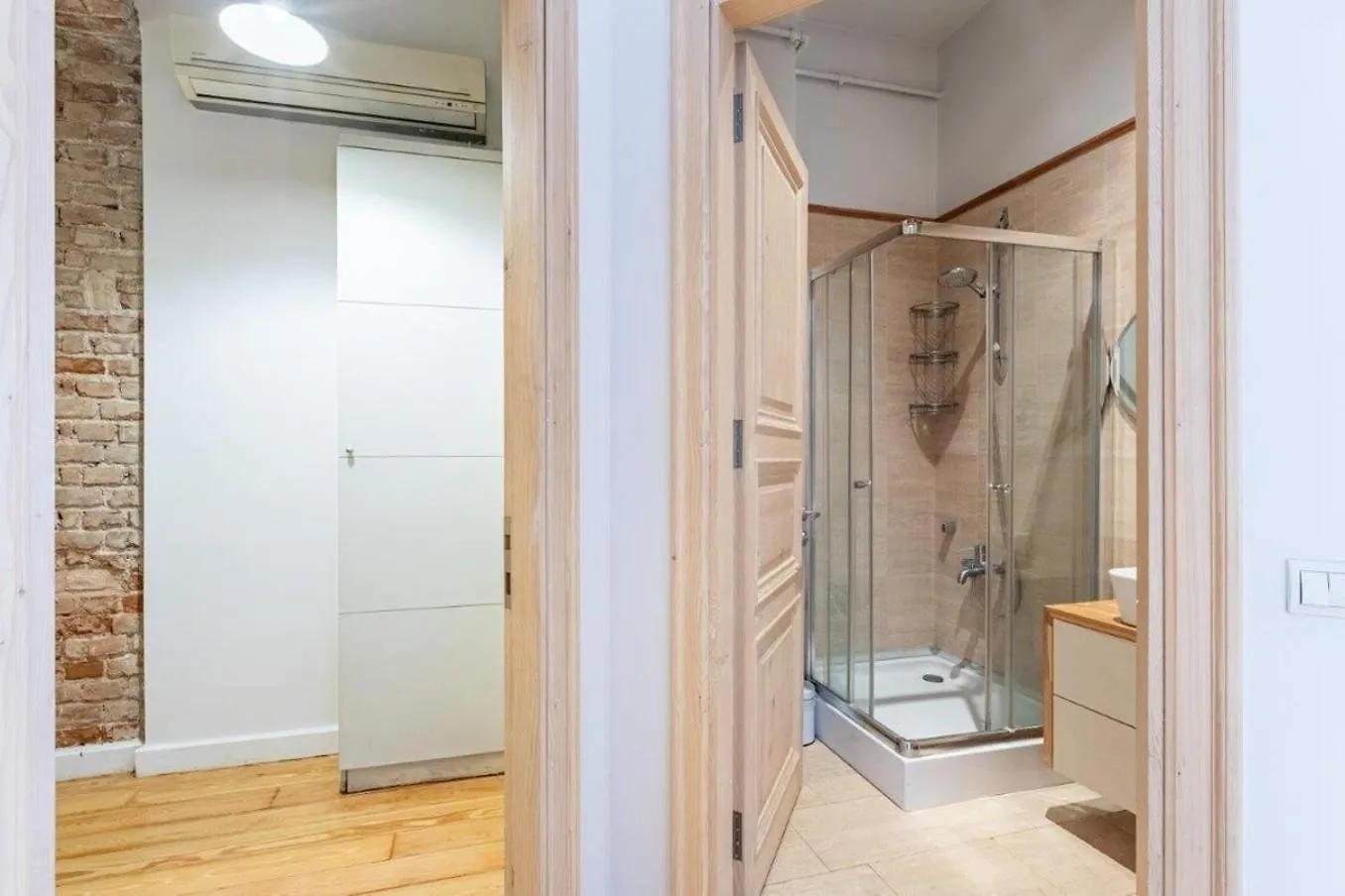 Warm Rustic Charming 2Bd Galata Wpatio Gem! #320 Daire İstanbul 0*,  Türkiye