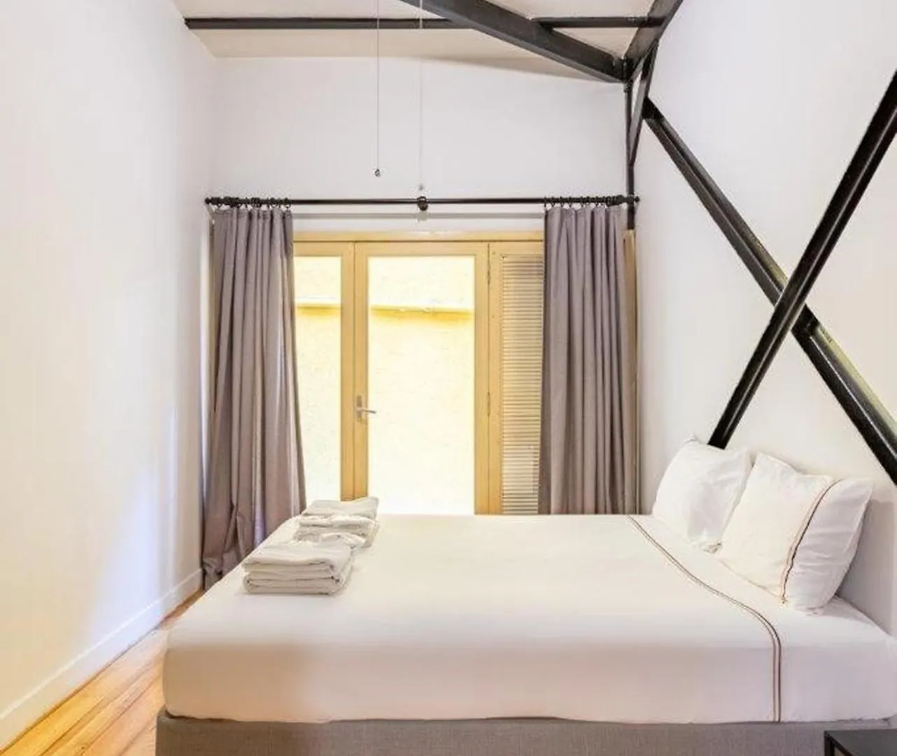 Warm Rustic Charming 2Bd Galata Wpatio Gem! #320 Daire İstanbul Türkiye