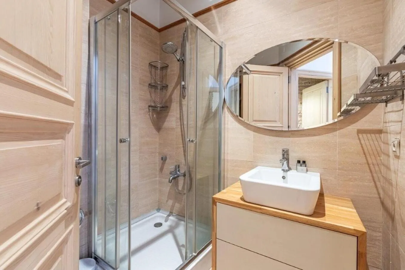 Warm Rustic Charming 2Bd Galata Wpatio Gem! #320 Daire İstanbul 0*,