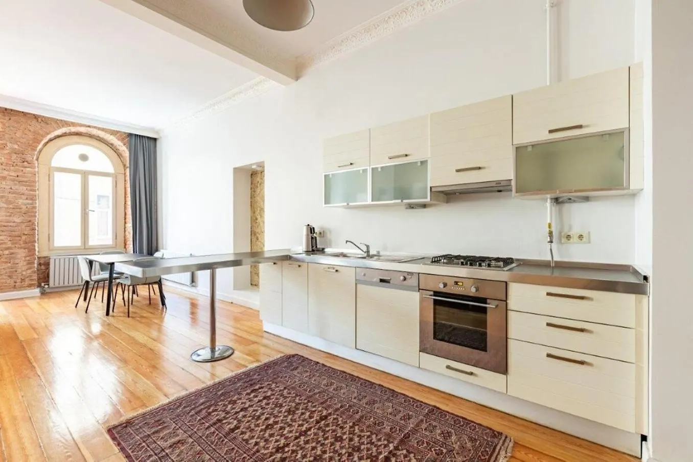 Warm Rustic Charming 2Bd Galata Wpatio Gem! #320 Apartment Istanbul