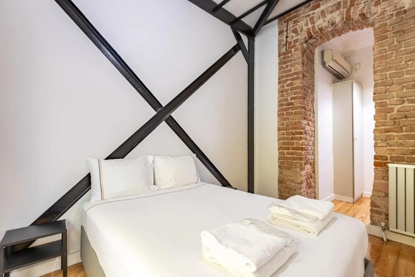 Warm Rustic Charming 2Bd Galata Wpatio Gem! #320 Daire İstanbul