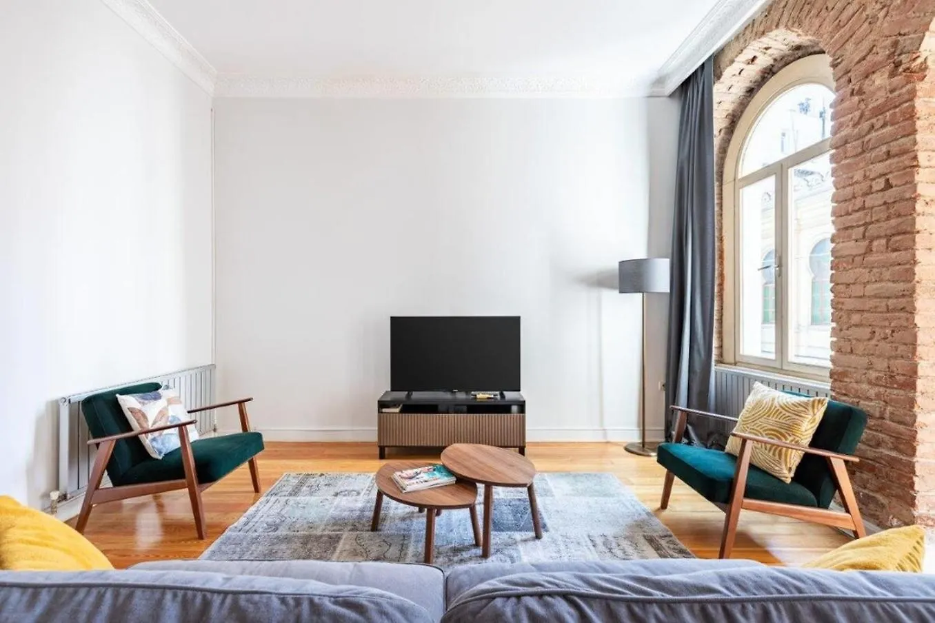 Warm Rustic Charming 2Bd Galata Wpatio Gem! #320 Daire İstanbul
