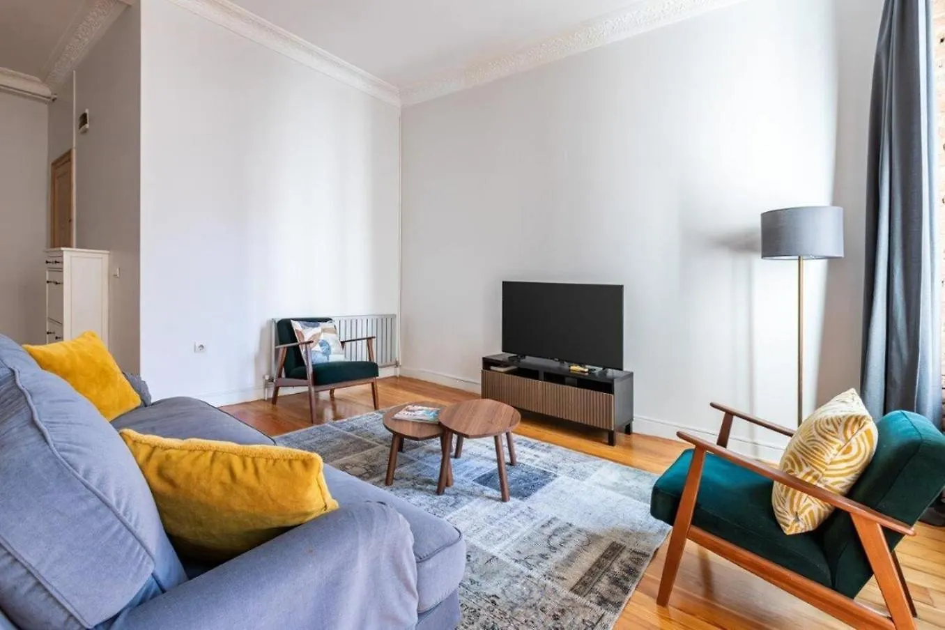 Warm Rustic Charming 2Bd Galata Wpatio Gem! #320 Daire İstanbul