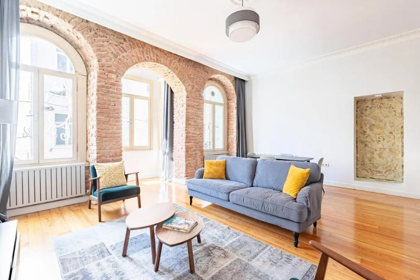 Warm Rustic Charming 2Bd Galata Wpatio Gem! #320 Daire İstanbul Türkiye