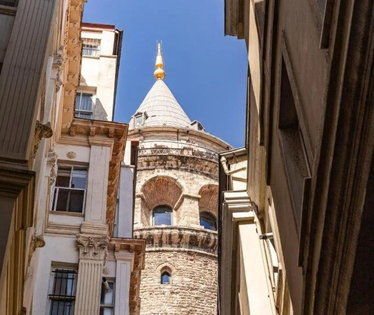 Warm Rustic Charming 2Bd Galata Wpatio Gem! #320 Daire İstanbul